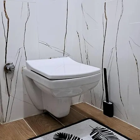 Light House Apartment *